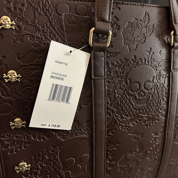 BETSEY JOHNSON XL BROWN SKULLS & ROSES TOTE RHINESTONE SKULL PURSE CHARM NWT - Picture 11 of 13